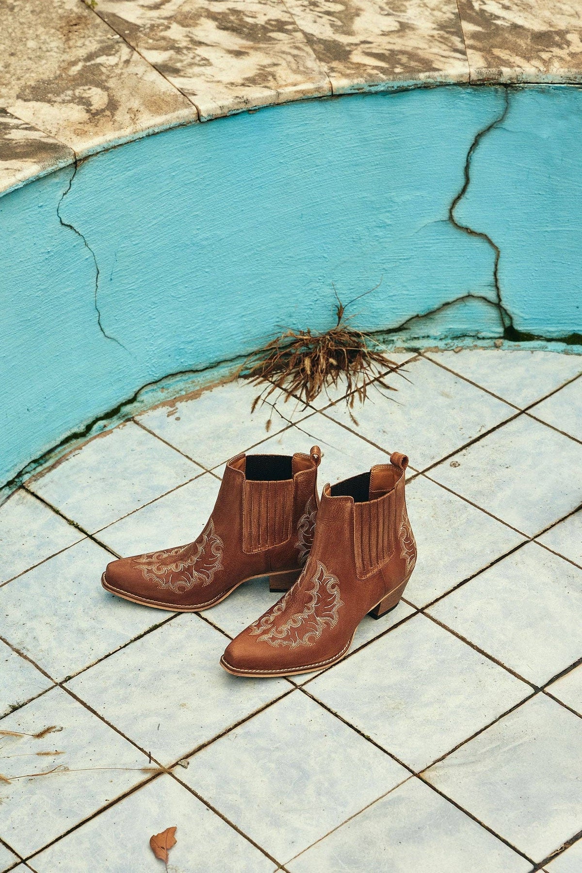 Dearling Ranch Booties In Brown: Brown / 6