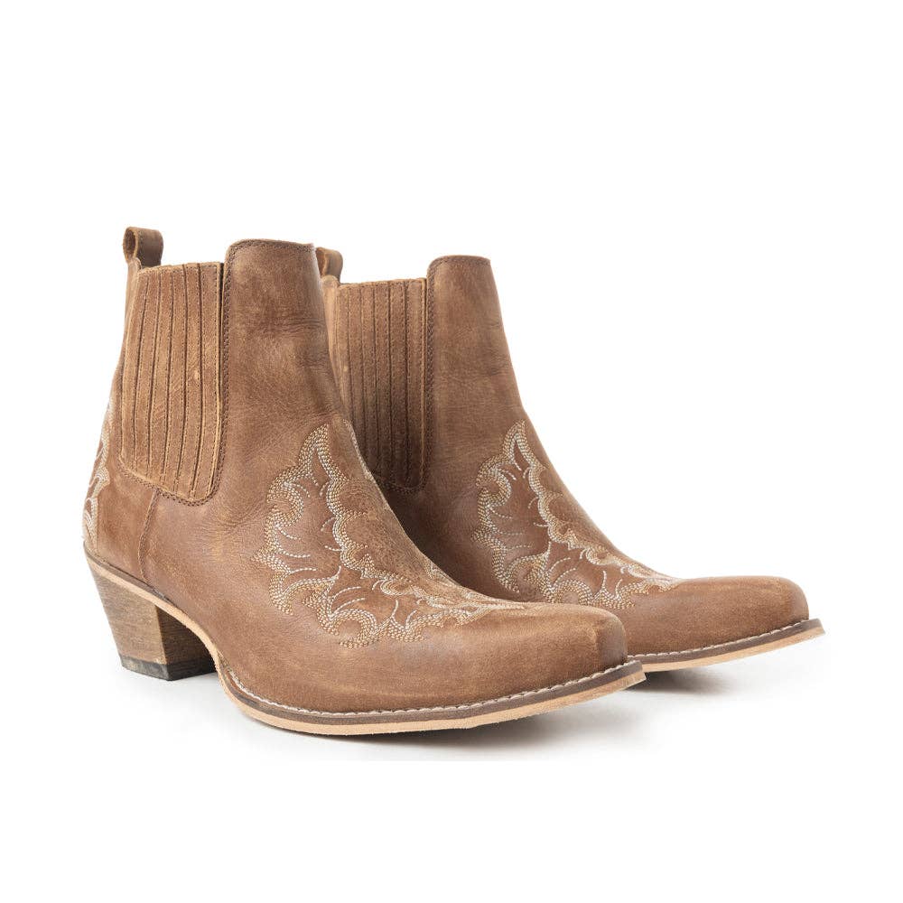 Dearling Ranch Booties In Brown: Brown / 7