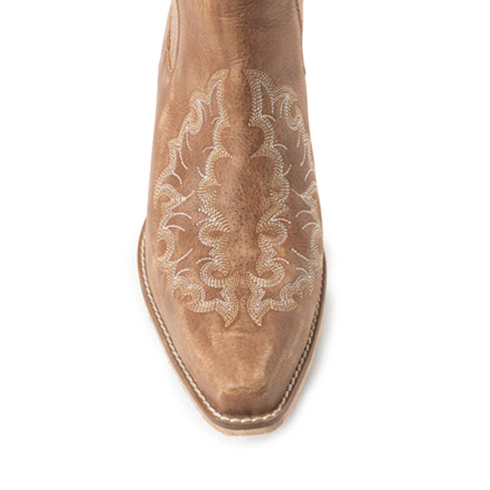 Dearling Ranch Booties In Brown: Brown / 8